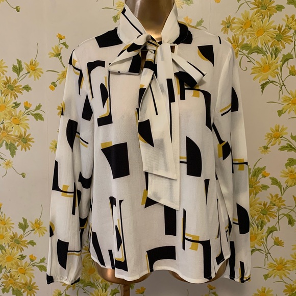Tie neck long sleeve blouse size L - Picture 3 of 12